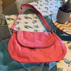 Women's Coral/Pink Leather Shoulder Bag - Stylish Everyday Carry